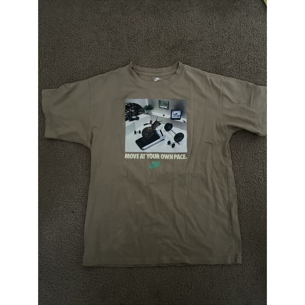 Nike Men Short Sleeve Graphic T-shirt Move At Your Own Pace Size Small Active
